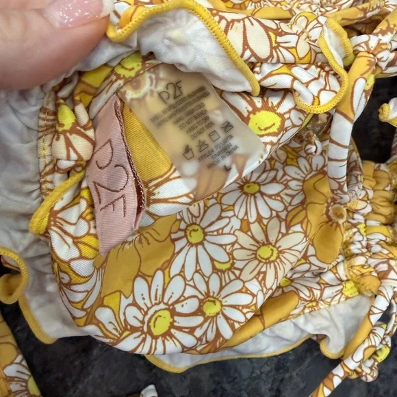 P2F - Retro Floral Off Shoulder Bikini Set - New Without Tags - Large - Picture 5 of 5